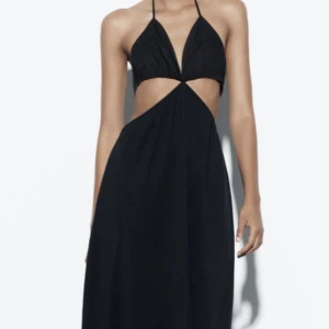 Klänning  - Jätte fin cut-out klänning som är använd 1 gång