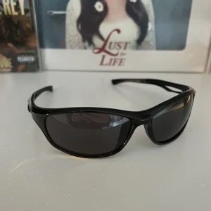 Solglasögon - Oanvända solglasögon från Monki i nyskick⭐️