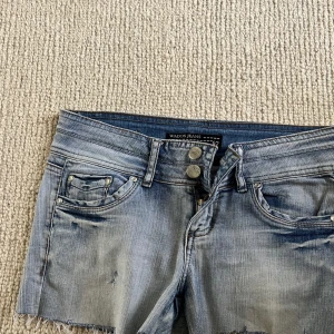 Shorts  - Säljer dessa ljusblå avklippta shorts, använt få gånger💞💞storlek 42 men skulle säga att de är typ s/m