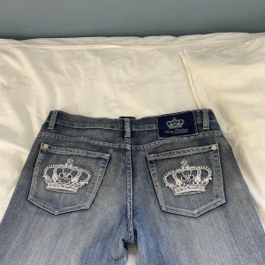 Victoria Beckham jeans  - Säljer min Victoria Beckham jeans. Supper snygga lågmidjade. Bara att skriva om du har frågor!🫶🏻Köpta för 750kr.