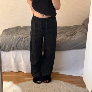   Linnebyxor  - Säljer dessa snygga svarta linnebyxor från Kappahl🩷