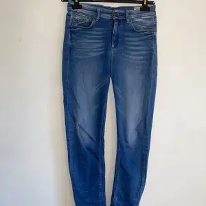 G-star jeans i storlek 25/32 (waist/length). Tyvärr är dem för små för mig, men dem är i mycket bra skick.
