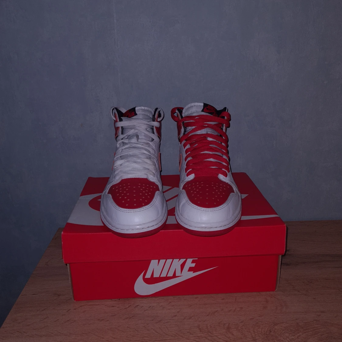 AIR Jordan 1 retro röd vit  - 91