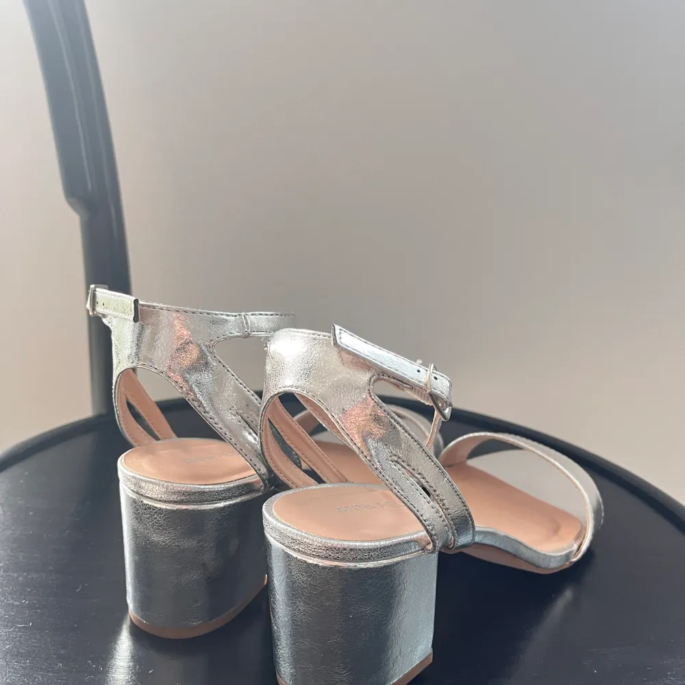 Silver sandalettes, size 40. Like new, just used once indoors. . Skor.