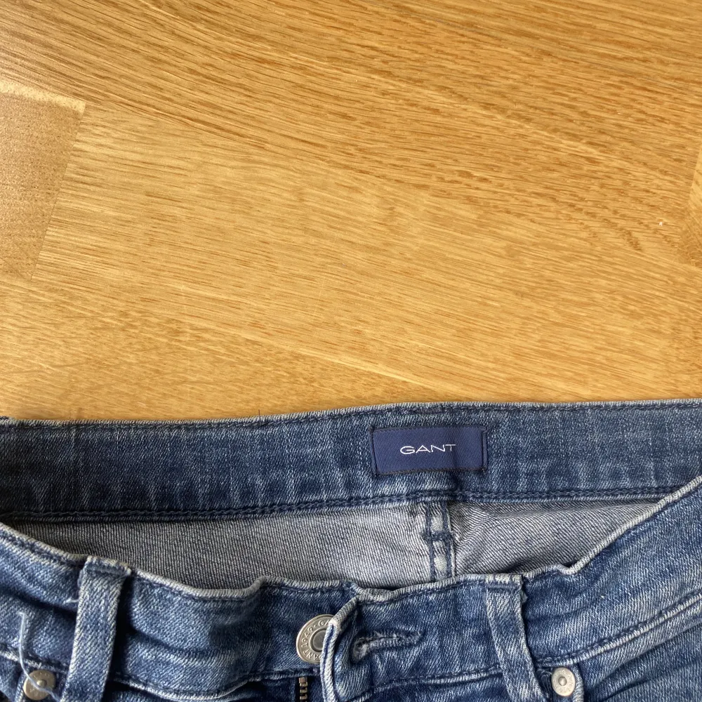 Gant jeans Storlek 158-164 men passar mig som bär xs och är 163 cm lång Pris kan diskuteras mm om flera är instresserade är det bud som gäller. Farkut & Housut.