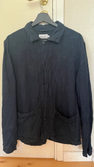 Brothers linneskjorta - Skjorta i 100% linne. Size small å tänker mig 300 spänn för den men kan tänka mig å gå ner vid snabb affär.