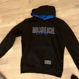 Hoodrich tröja  - Hoodrich tröja Andvänd 1 gång inga fläckar eller hål storlek L passar m 