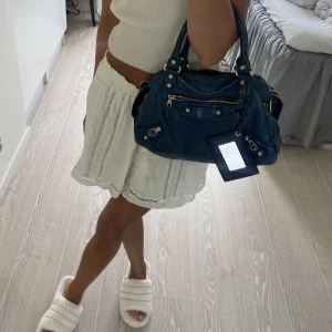 Balenciaga väska - Intressekoll på min vintage balenciaga city bag, den är köpt på miinto så den är äkthetskontrollerad❤️ Säljer endast vid bra bud (har fler bilder på serienummer etc) 