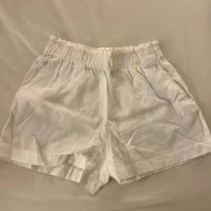 Vita linne shorts från H&M. Aldrig använda 🤍