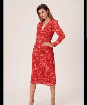 Paris Dress Röd strl 40  - I nyskick, använd enstaka gång.