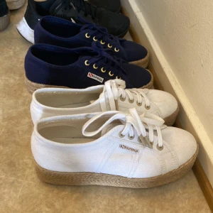 Superga - Storlek 38. Aldrig använda. 200 kr styck. 