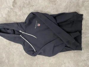 Gant hoodie - Gant hoodie  Skick: 9/10 Stl: S