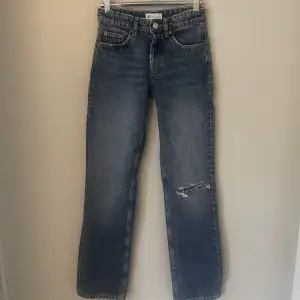 Jag säljer dessa fina jeans i bra skick från zara och nästan aldrig använda. Säljer för att de är alldeles för små 💗✨