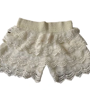Vita spetsshorts - Perfekta till sommaren!
