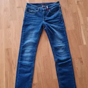 Fodrade jeans, nyskick/aldrig använda. Strl 140. Nypris december 2020 949 kr