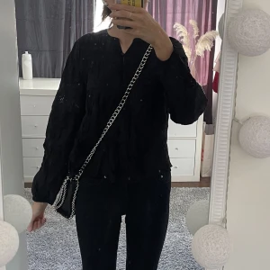 Svart blus  - Fin svart blus från Kappahl 🤍kan behöva strykas