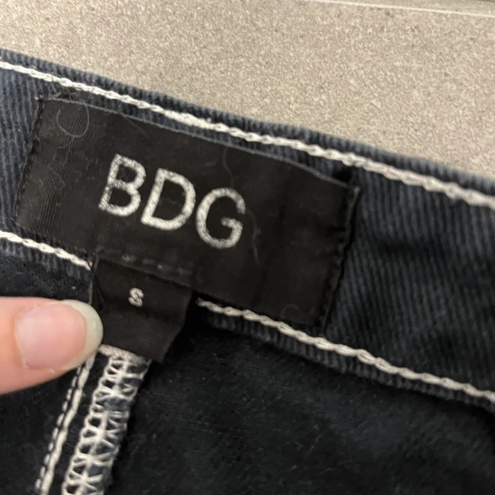 Säljer denna kjol från BDG då den var för stor ❤️. Bara använd några gånger och har inga defekter ❤️. Kjolar.