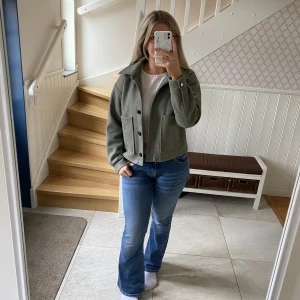 Jacka - Säljer min fina vårjacka ifrån KAFFE, köpt på zalando i våras för 900kr, bra skick💗