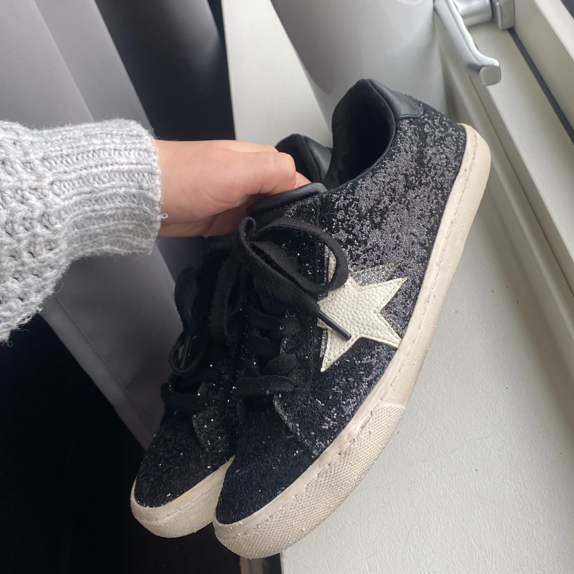 Svarta glitter sneakers med stjärnor 