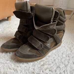 Isabel marant skor - Isabel marant sneakers i st. 38. Mossgrön färg och i bra skick👌🏼. Passar året om!