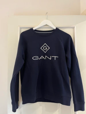 Gant tröja - Säljer min fräscha gant tröja då den tyvärr är för liten för mig. Tröjan är köpt på kidsbrandstore för 1,5 år sen. Skicket 7/10. Hör av er vid intresse!