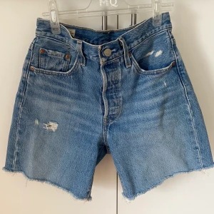 Levis shorts  - Säljer dessa 501 shorts💙💙 storlek:w25
