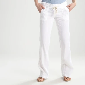 Roxy linnebyxor!! Xs - OANVÄNDA! Säljer nu dessa totalt slutsålda vita linnebyxor från Roxy i strl xs!! Aldrig använda och alla lappar finns kvar! Säljer så jag fick 2 st!! Direkt pris 800💞