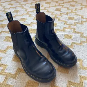 Använda dr martens i väldigt bra skick! Storlek 37. 