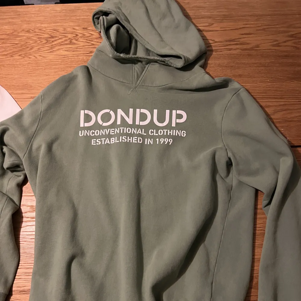 Tjena! Säljer min Dondup hoodie som inte kommer till någon användning. Skick 9/10, knappt använd. Bara och skriva om du har någon fråga. Hoodies.