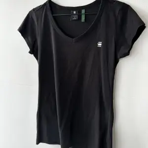 T-shirt från G-Star RAW💓 Storlek S Knappt använd ✨Köparen står för frakt✨ 