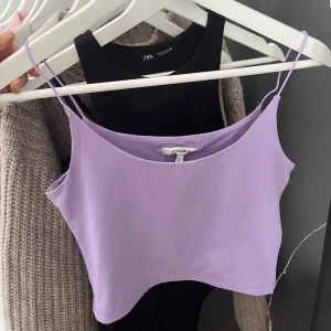 Topp  - Säljer denna topp från Chiquelle, strl S. Väldigt fint skick 💜 Ord. pris 270kr, säljer för 100kr INKL frakt. 