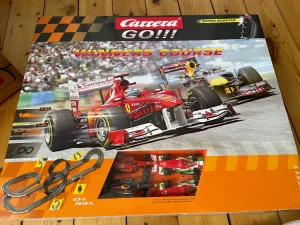 Carrera GO!!! - Använt men fungerande bilbana, allt kommer i original kartong+ två extra bilar