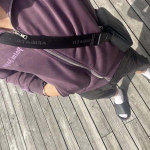 Palm angels  - palm angels garment dyed lila  Storlek S  9,5/10 Tags medkommer 