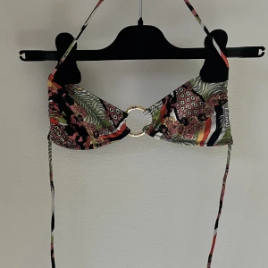 Sommer Swim Bikini  - Bikini ifrån sommer swim. Aldrig använd.  Toppen är i storlek XS  Underdelen är i storlek S  