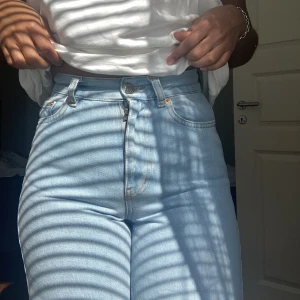 Junkyard Wide Leg Jeans - Ett par superfina junkyard jeans som har blivit för små  Storlek 24 (tum) Skulle även kunna byta mot en större storlek, 26/27 däromkring! 