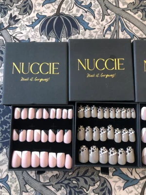 Nuicce - Lösnaglar från nuicce. Aldrig använda. Väldigt fina och i olika storlek så passar alla. Tänker 1 par för 100, två par för 150 och alla fyra för 200.