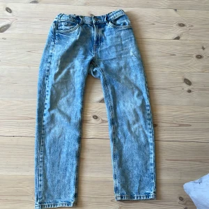 Jeans loose 146 - Ett par välldigt sköna byxor i fint skick med passform loose