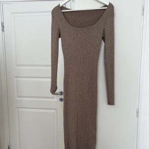 Klänning - Superfin stickad klänning. Knappt använd