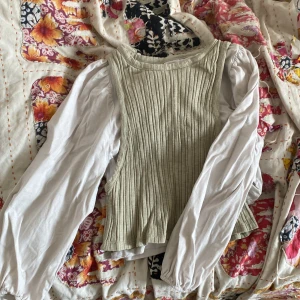 Zara tröja - 1 år gammal. Original pris: 100kr