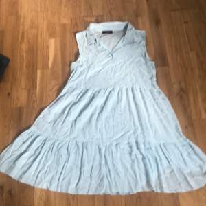 Storlek-L Skick-Bra  Ljusblå klänning