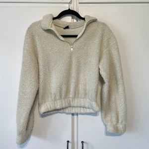 Teddy tröja  - Mysig Teddy tröja från Gina tricot i storlek XS. 60 kr + frakt 🥰