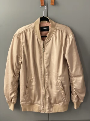 Jacka från BikBok - Storlek S Köpt från BikBok Fint skick