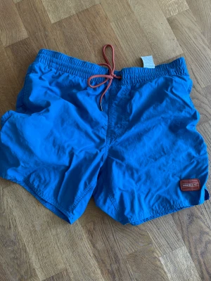 Oneill badshorts - Oneill hyperdry badshorts i bra men använt skick. Storlek small.
