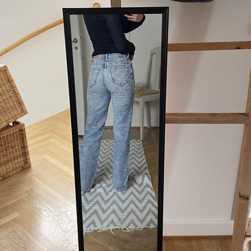 Lågmidjade enkla jeans! Super snygga 🤩fler bilder + mått kom priv. Jeans & Byxor.