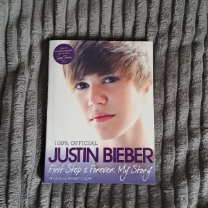 Justin Bieber bok - Intressekoll. För mer info skicka pm. Köparen står för frakten. Ansvarar inte för paketet under frakt. 