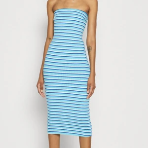 Tubklänning - Säljer denna superfina tubklänning från Gina! Den är helt oanvänd och prislappen är kvar 🩵