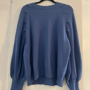 Stickad tröja - Sälj denna stickade tröja från VILA i storlek XL men skulle säga att den passar M/L. 