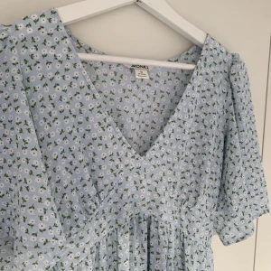 Klänning från Monki, storlek 32 - Klänning från Monki i storlek 32 Använd ca en gång, som ny! Tar inga fler bilder 