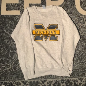 Michigan Vintage Sweatshirt  - Otroligt bra skick. Inga cracks på printen. Är egentligen XL men krympt så fits S/M