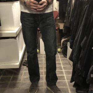 Acne Studios jeans  - Ett par snygga mörkblå jeans från acne studios i använt men bra skick. 